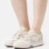 Lacoste Crafted - Baskets Basses - Off Wht/Light Gry