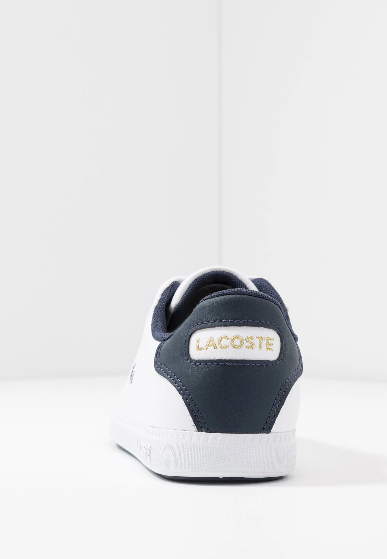 Lacoste Graduate - Baskets Basses - White/Navy/Red – Image 6