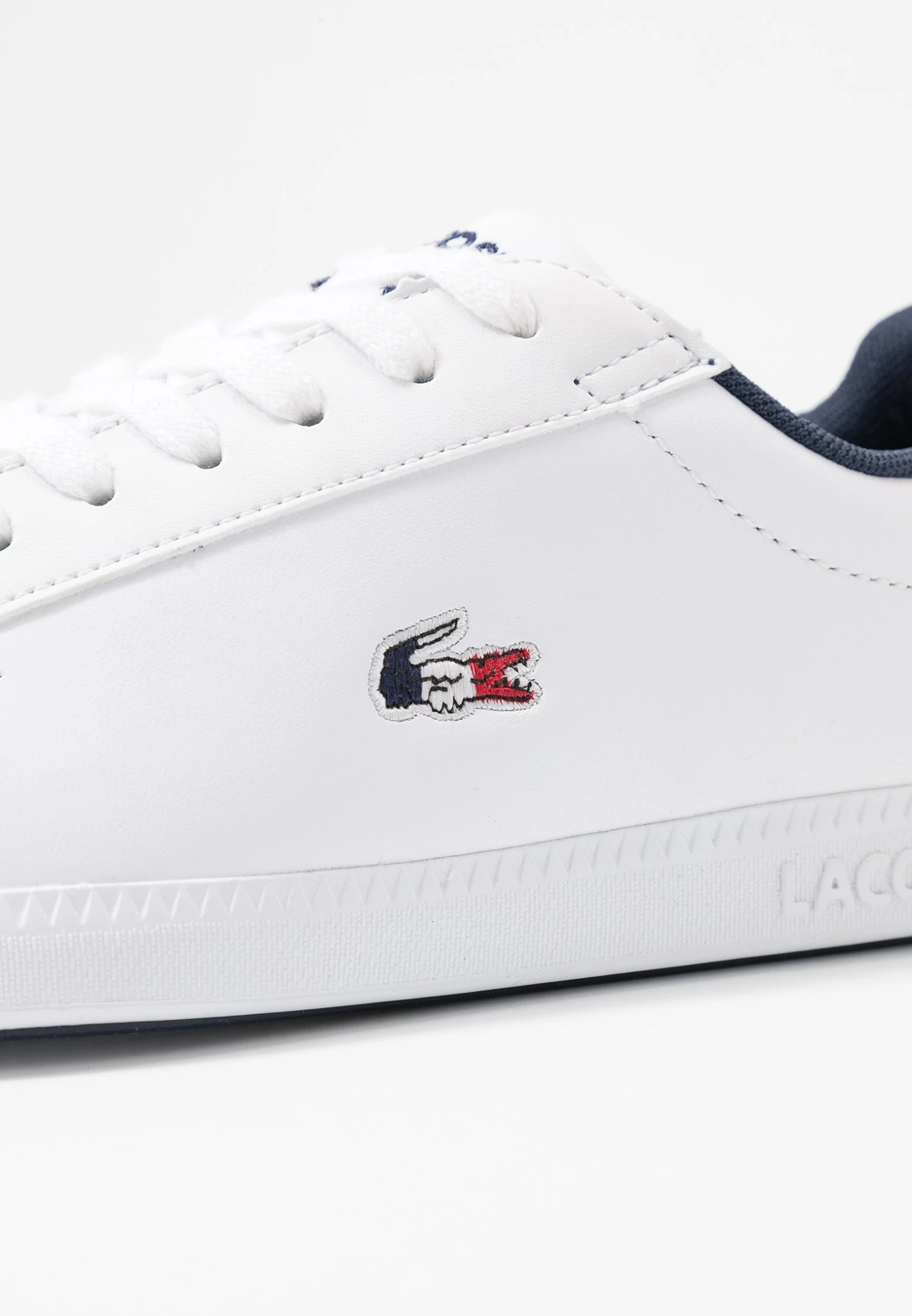 Lacoste Graduate - Baskets Basses - White/Navy/Red – Image 3
