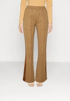 Lacoste Pantalon Classique - Viennese/Liquor