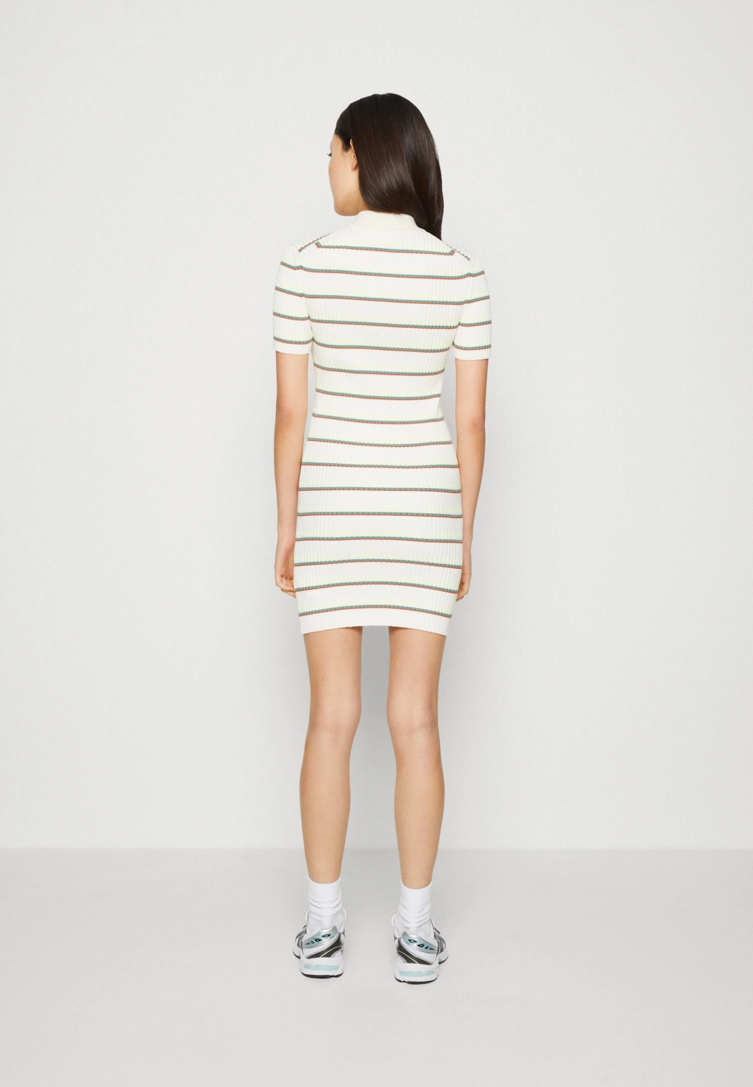 Lacoste Knitted Polo Mini Dress - Robe Pull - Lapland/Flour-Multicolore – Image 3