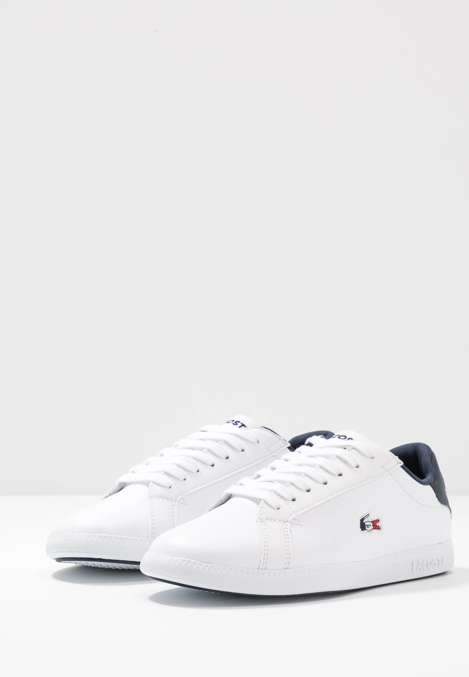 Lacoste Graduate - Baskets Basses - White/Navy/Red – Image 5