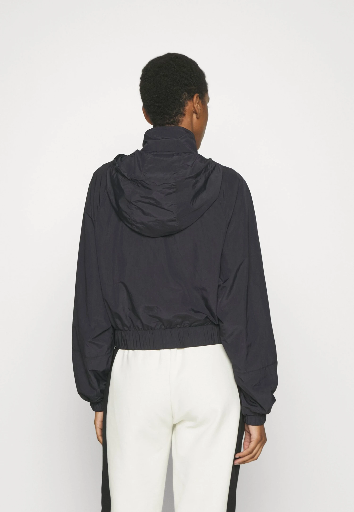 Lacoste Veste Légère - Abysm – Image 4