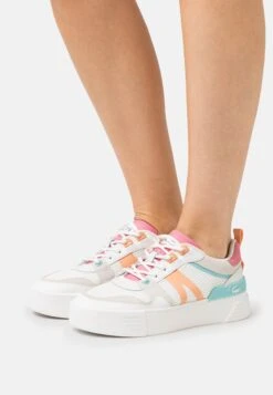 Lacoste Baskets Basses - White/Pink