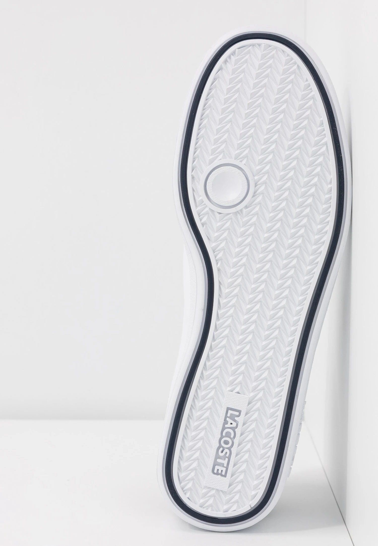 Lacoste Graduate - Baskets Basses - White/Navy/Red – Image 7