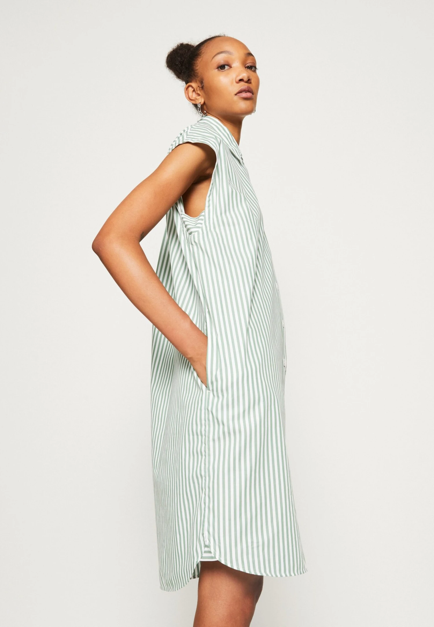 Lacoste Robe Chemise - White/Ash Tree – Image 4